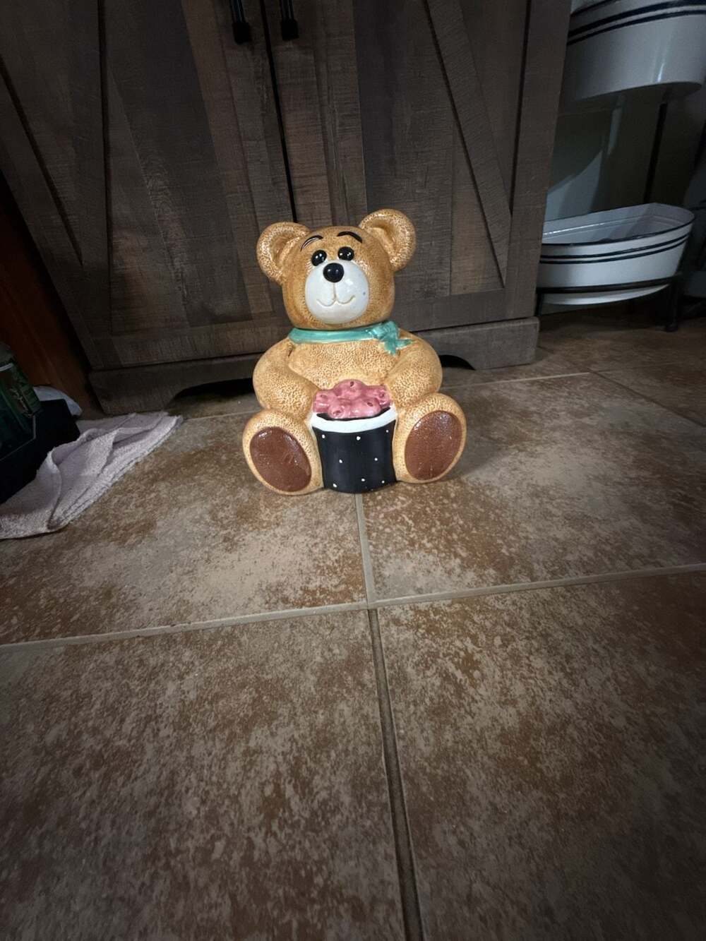 Bear cookie jar by home trends